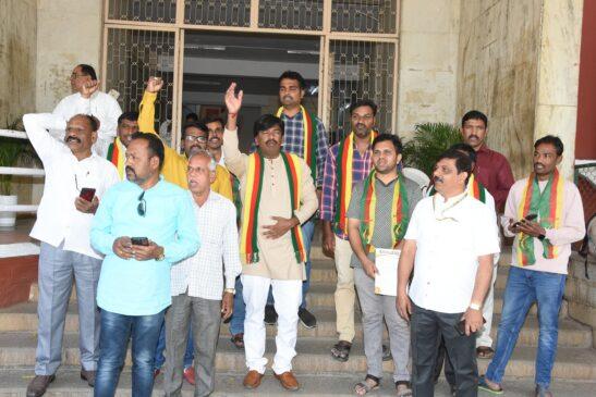 ನಿರ್ವಾಹರ ಮೇಲೆ ಹಲ್ಲೆ: ಕಠಿಣ ಕ್ರಮಕ್ಕೆ ಆಗ್ರಹ