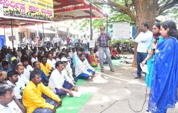 ನೌಕರರ ಬೇಡಿಕೆಗಳು ಸರ್ಕಾರಕ್ಕೆ ರವಾನೆ: ಜಿಲ್ಲಾಧಿಕಾರಿ