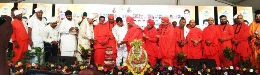 ಅಂಬೇಡ್ಕರ್, ಮಹಾತ್ಮ ಗಾಂಧೀಜಿಯವರ ಕಂಚಿನ ಪುತ್ಥಳಿ ಅನಾವರಣ