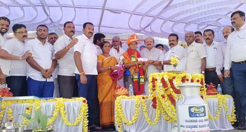 ರೈತರಿಗೆ ಹೈನುಗಾರಿಕೆ ವರದಾನ: ಶಾಸಕ ಟಿ.ಬಿ.ಜಯಚಂದ್ರ ಹೇಳಿಕೆ