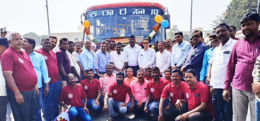 ಕರಾರಸಾ ಸಂಸ್ಥೆಯ ನೌಕರರ ಹೊರ ರಾಜ್ಯ ಅಧ್ಯಯನ ಪ್ರವಾಸಕ್ಕೆ ಶಾಸಕ ಎಸ್.ಆರ್.ಶ್ರೀನಿವಾಸ್ ಚಾಲನೆ