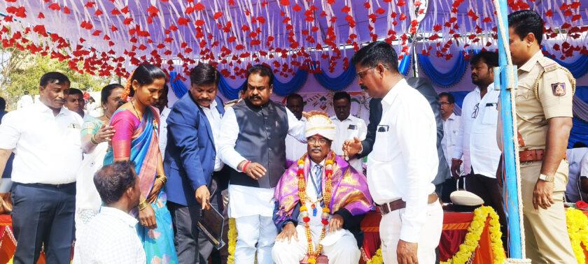 ಕಾಸ್ಮೋಪಾಲಿಟನ್ ಕ್ಲಬ್ವತಿಯಿಂದ ನಿವೃತ್ತ ಯೋಧರಿಗೆ ಸನ್ಮಾನ