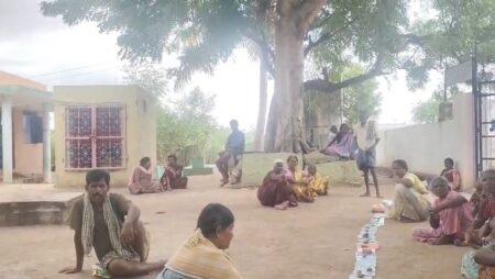 ತಾಂತ್ರಿಕ ಎಡವಟ್ಟು: ರೇಷನ್ ಅಂಗಡಿಗಳಲ್ಲಿ ಗಂಟೆಗಟ್ಟಲೆ ಕಾದು ಸುಸ್ತಾದ ಜನಸಾಮಾನ್ಯರು