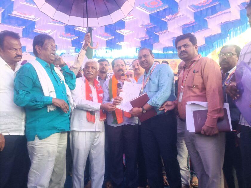 ಜಿಲ್ಲೆಗೆ ಹೇಮಾವತಿ ನೀರು ಕೂಡಲೇ ಹರಿಸಬೇಕು, ತಾಲ್ಲೂಕನ್ನು ಬರದ ಪಟ್ಟಿಗೆ ಸೇರಿಸಬೇಕು: ಒತ್ತಾಯ