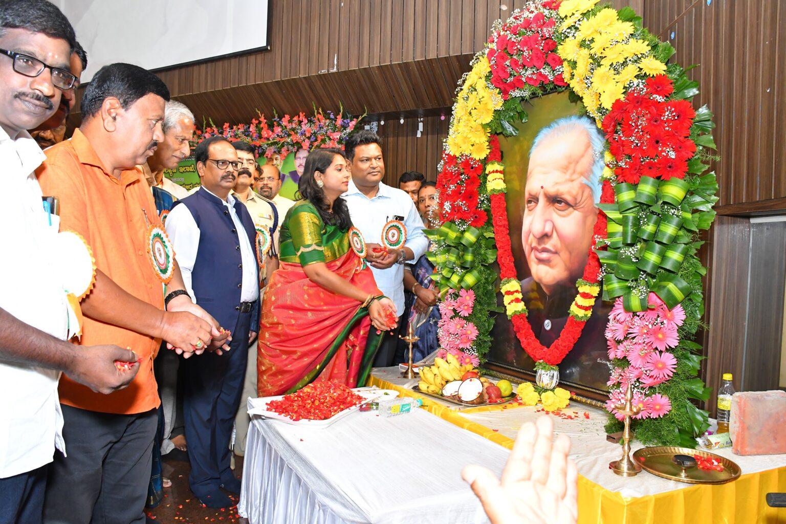 ಡಿ.ದೇವರಾಜ ಅರಸುರವರ ೧೧೧ನೇ ಜನ್ಮ ದಿನಾಚರಣೆ