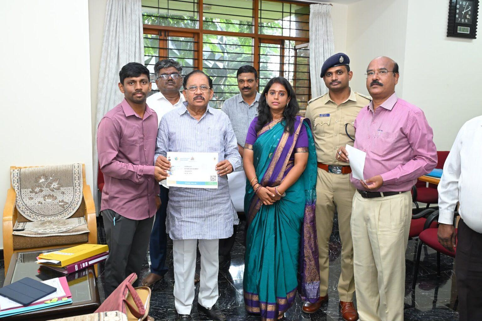 ಡಿಸಿಎಂಯಿದ ಭಾರತ್ ಜೋಡೋ ಯುವ ಮಿಷನ್ ನೋಂದಣಿ ದೃಢೀಕರಣ ಪತ್ರ ವಿತರಣೆ