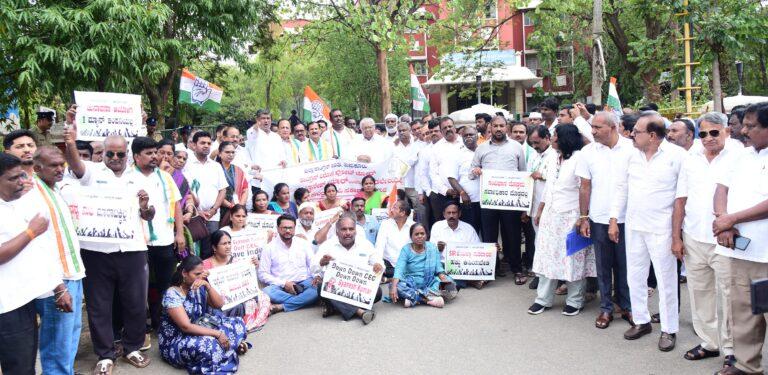 ಎಸ್ಐಆರ್ ಪ್ರಕ್ರಿಯೆಗಳನ್ನು ರದ್ದು ಮಾಡಬೇಕೆಂದು ಪ್ರತಿಭಟನೆ