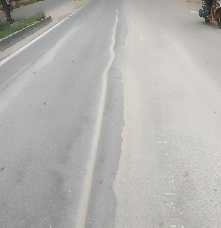 ಬಟ್ಟೆ ಸುತ್ತಿಕೊಂಡ0ತೆ ಸುಕ್ಕುಗಟ್ಟಿದ ರಸ್ತೆ