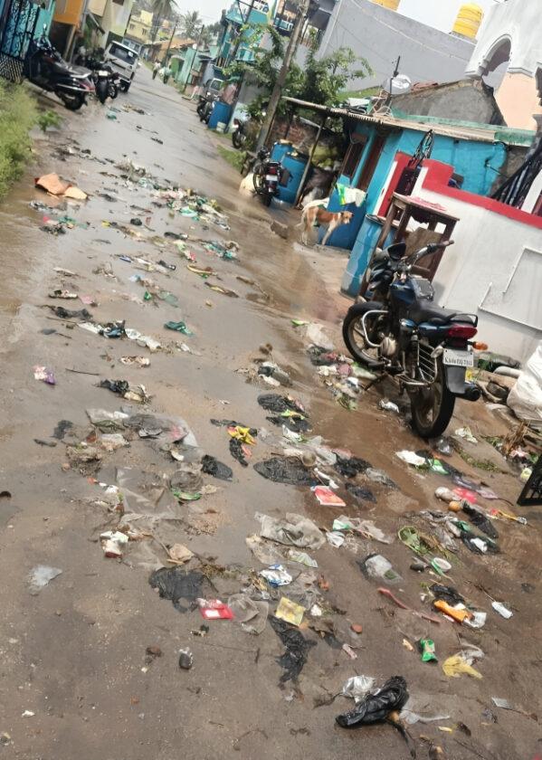 ಮಳೆ ನೀರಿನೊಂದಿಗೆ ಮನೆಗಳಿಗೆ ನುಗ್ಗಿದ ಚರಂಡಿ ಕಲುಷಿತ ನೀರು