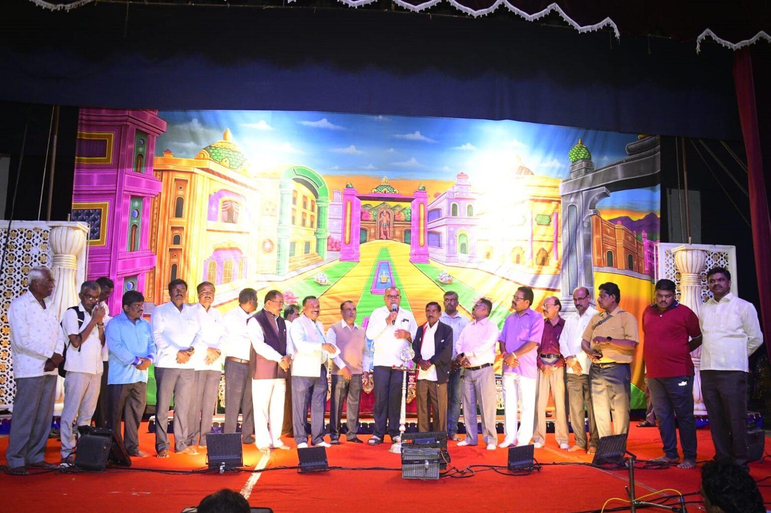 ತುಮಕೂರು ರಂಗ ದಸರಾದಲ್ಲಿ “ಮೂರುವರೆ ವಜ್ರಗಳು” ನಾಟಕ ಪ್ರದರ್ಶನ