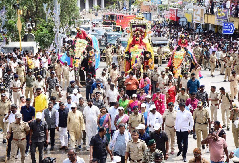 ನಗರದ ಮೆರುಗು ಹೆಚ್ಚಿಸಿದ ತುಮಕೂರು ದಸರಾ ಜಂಬು ಸವಾರಿ