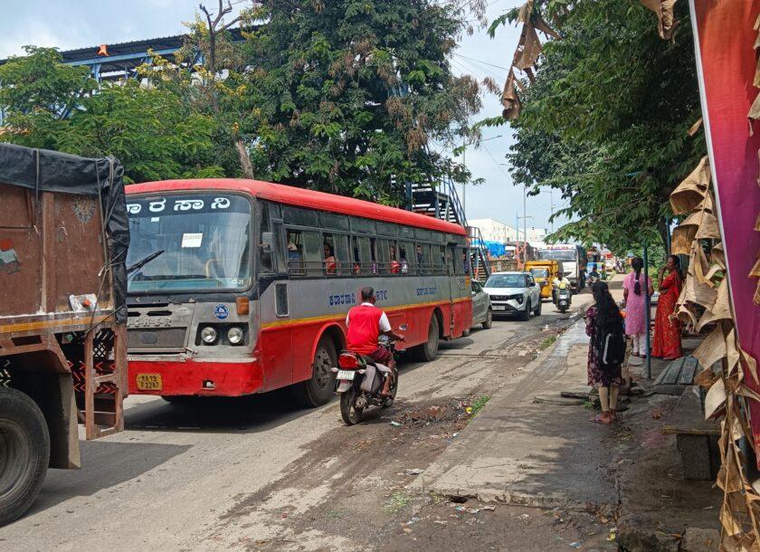 ರಸ್ತೆ ಕಾಮಗಾರಿ ವಿಳಂಬ: ಪೂರ್ಣಗೊಳಿಸಲು ಸಿಪಿಐ(ಎಂ) ಒತ್ತಾಯ